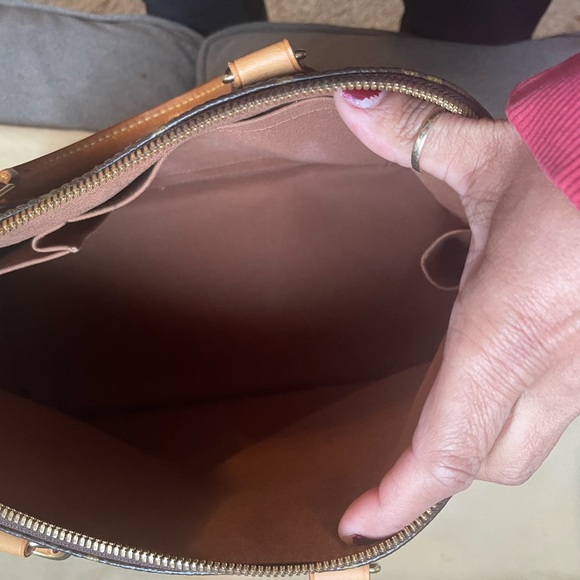 Classic!!!Like new Alma PM Louie Vuitton Bag. - Picture 6 of 8
